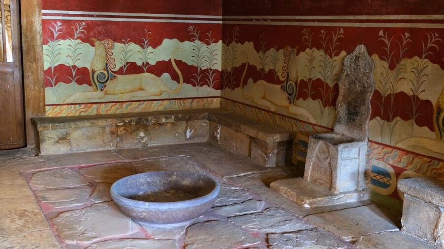 From Heraklion: Historical Center City Tour & Knossos Palace - 2.5 hours in Heraklion: old market time and a museum option