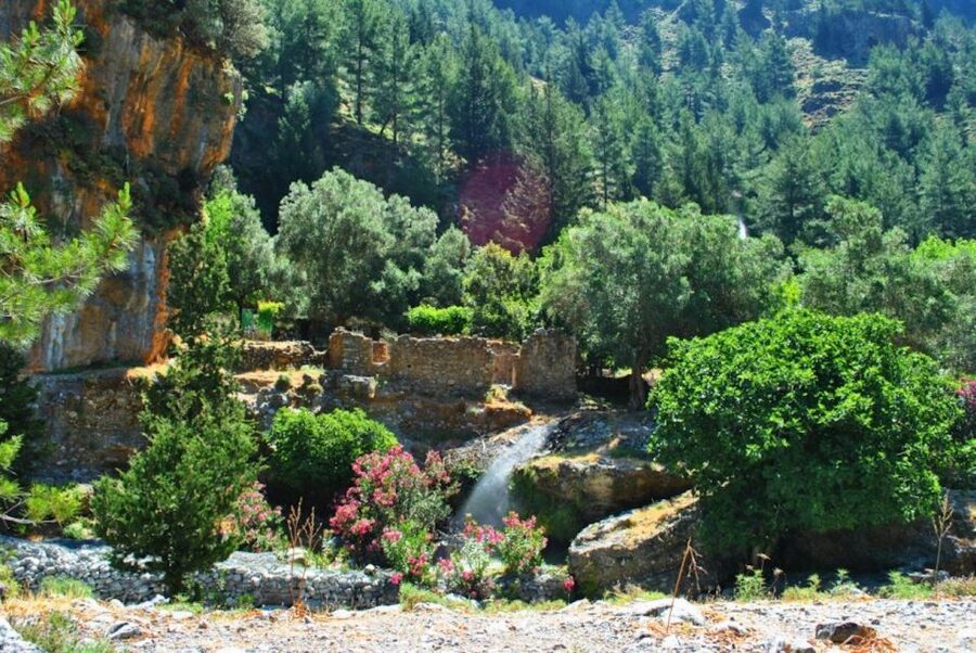 From Heraklion: Samaria Gorge & Agia Roumeli Hiking Day Trip - The long bus ride from Heraklion to the gorge start makes sense