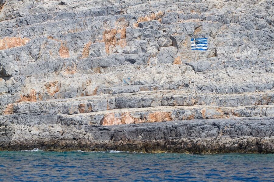 From Kos: 3-Island Pirate Cruise with Lunch and Waterslide - Finding the Barco de Pirata in Kos Harbour