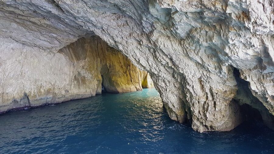 From Lefkimmi: Paxos, Antipaxos & Blue Caves Boat Tour - Onboard experience: audio guide, WiFi, and the reality of groups