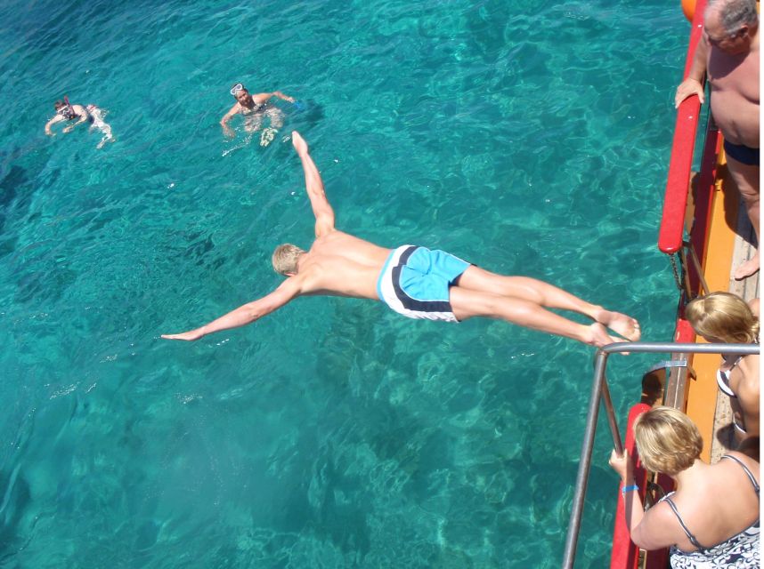 From Naxos: Koufonisia Boat Cruise and Rina's Cave w/ Lunch - Price and logistics: what $94 really buys you