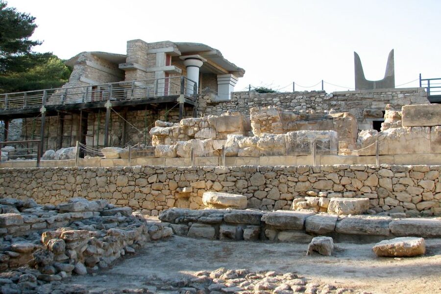 From Rethymno: Knossos Palace and Heraklion Guided Tour - Heraklion Archaeological Museum: Minoan Art and the Best Link to Knossos
