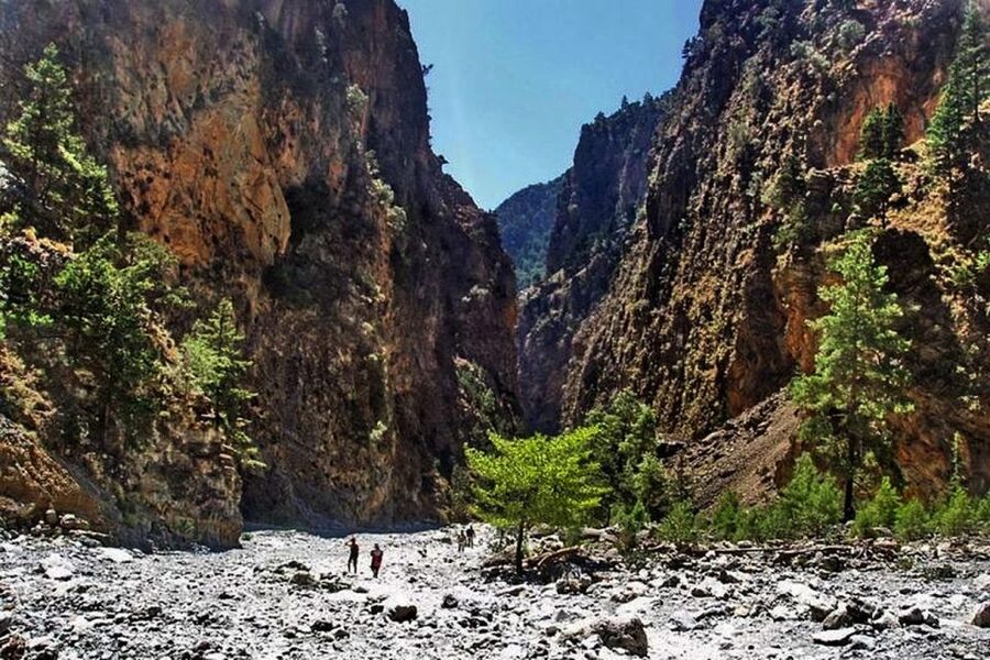 From Rethymno: Samaria Gorge Full-Day Trek, Pickup & Guide - The steep, slippery sections: how to protect your ankles and knees