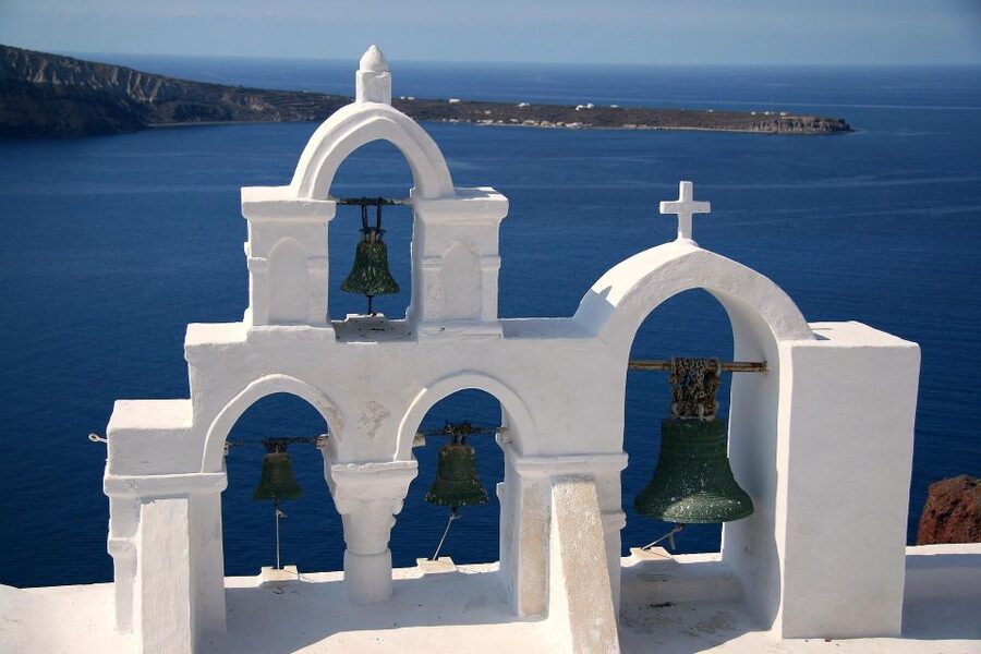 From Rethymno: Santorini Guided Tour and Cruise from Crete - The optional volcano cruise: worth it for some, confusing for others