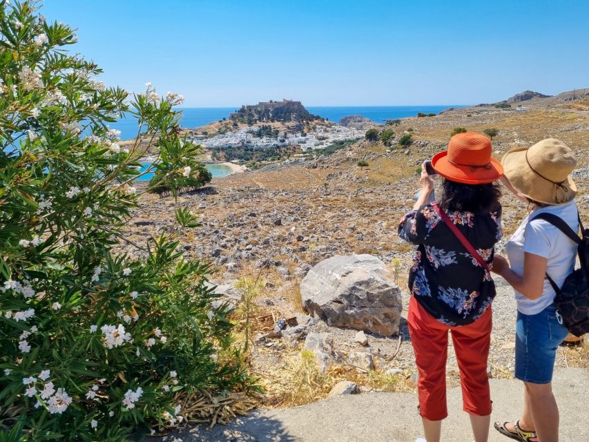 From Rhodes: Lindos Round-Trip Bus Transfer with Free Time - The quick photo stop at Amphitheatre Hill on the way back