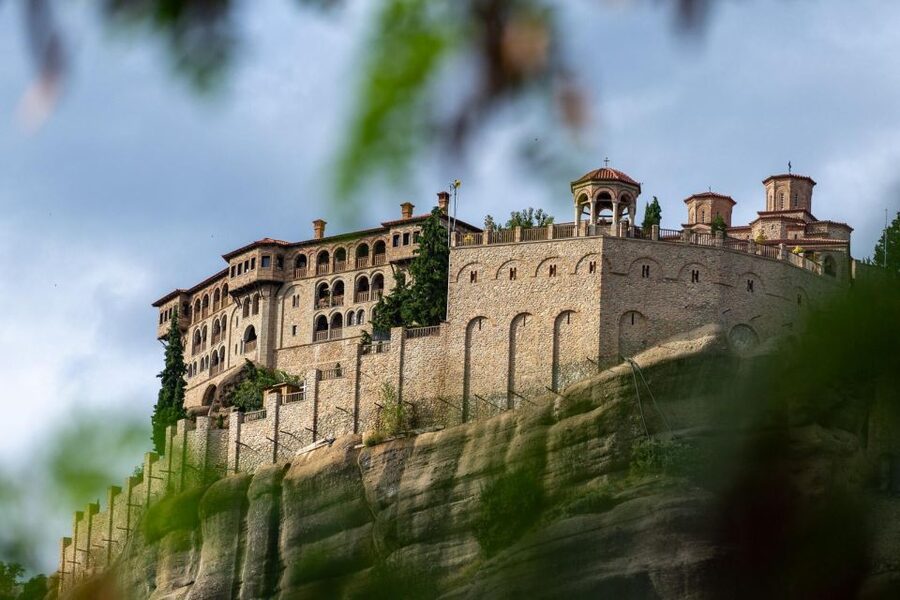 From Thessaloniki: Train Trip to Meteora & Monastery Tour - Inside Meteora: six monasteries seen, three entered, plus great viewpoints