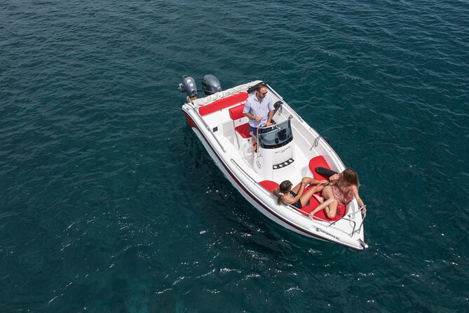 Full Day Boat Rental Without a License in Santorini - Why a license-free boat day in Santorini feels different