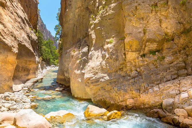 Full-Day Samaria Gorge Chania Guided Tour - Group energy on the trail: how early starts help with crowd pressure