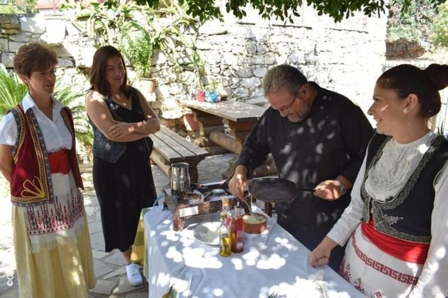 Heraklion: Cretan Cooking Lesson with Lunch in Arolithos - What you actually cook at Arolithos (and what the chefs handle)