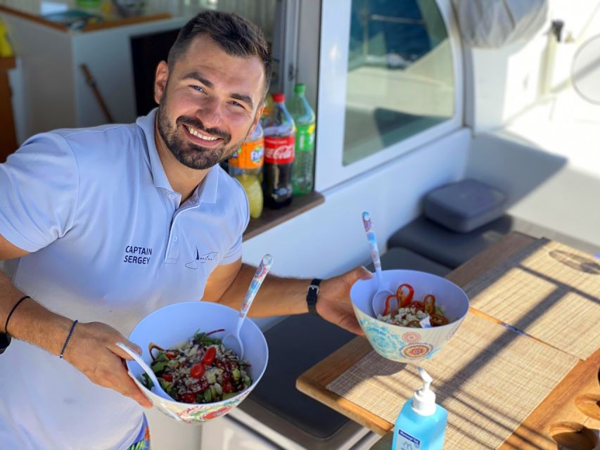 Heraklion: Dia Catamaran Tour - Lunch, Open Bar & Snorkeling - What the Crew Actually Does (And Why It Shows Up in Reviews)
