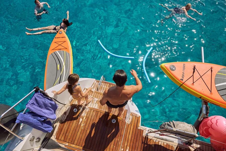 Heraklion: Dia Island Catamaran Cruise with Dinner and Wine - The first hour at sea: welcome snacks, Wi-Fi, music, and wildlife spotting