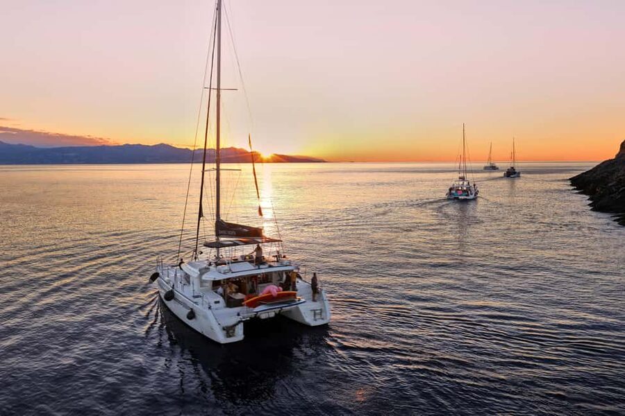 Heraklion: Dia Island Catamaran Cruise with Dinner and Wine - Finding the DanEri crew at Marina Café (and what to do before you board)