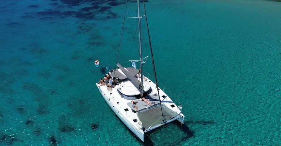 Heraklion: Dia Island Luxury Catamaran Cruise with Meal - Unlimited drinks and music: the relaxed rhythm of a well-run sea day