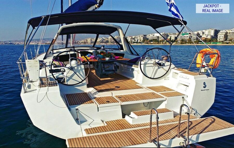 Heraklion: Dia Island Luxury Sailing Trip with Meal & Drinks - What you can do at Dia, and what to expect in the water