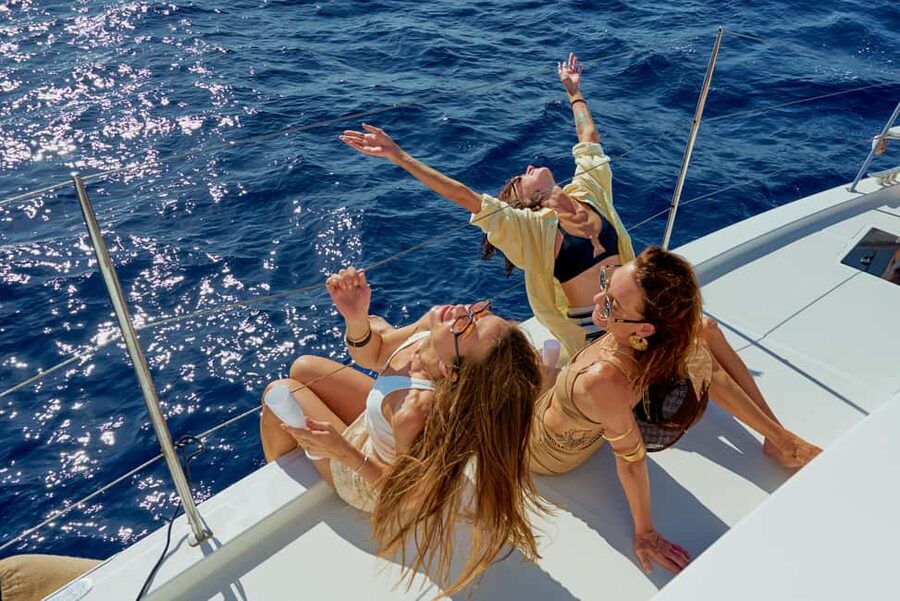 Heraklion: Dia Island Romantic Sunset Cruise with Wine - The sailing portion: one hour of open-water cruising