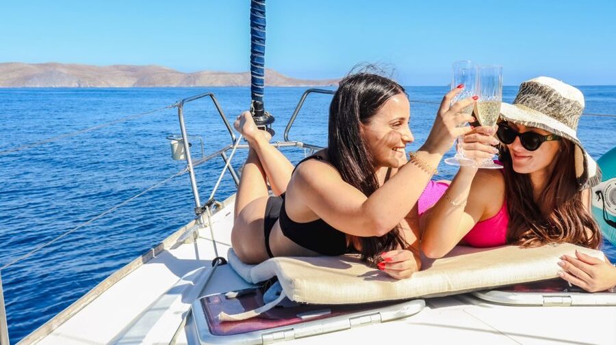 Heraklion: Dia Island Sailboat Cruise with Swimming and Meal - Unlimited drinks and the right kind of music vibe
