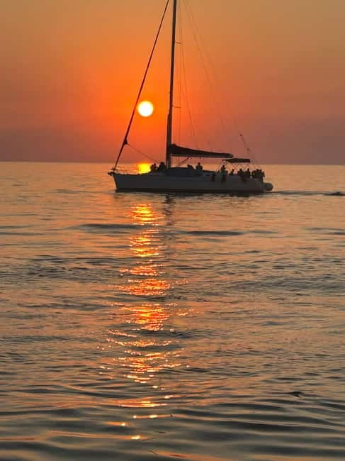 Heraklion: Dia Island Sunset Boat Tour with Dinner - Entering Heraklion Port: meeting point and what the start is like