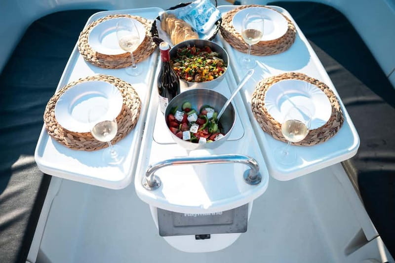 Heraklion: Dia Island Sunset Boat Tour with Dinner - The onboard meal: what you eat, what you drink, and the one catch