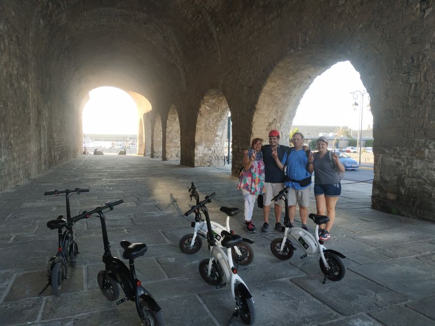 Heraklion: Ecobike Sightseeing Tour with Greek Meze - Central Market in Heraklion: where the day turns into food mode