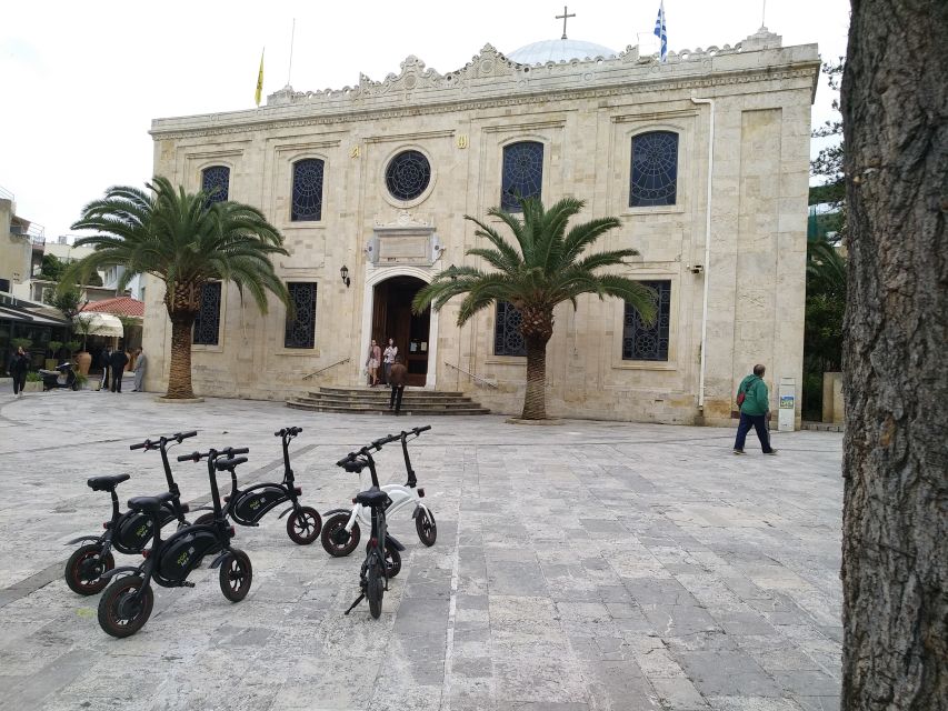 Heraklion: Ecobike Sightseeing Tour with Greek Meze - Morosini Lions Fountain and Lion’s Square: where the tour gets playful