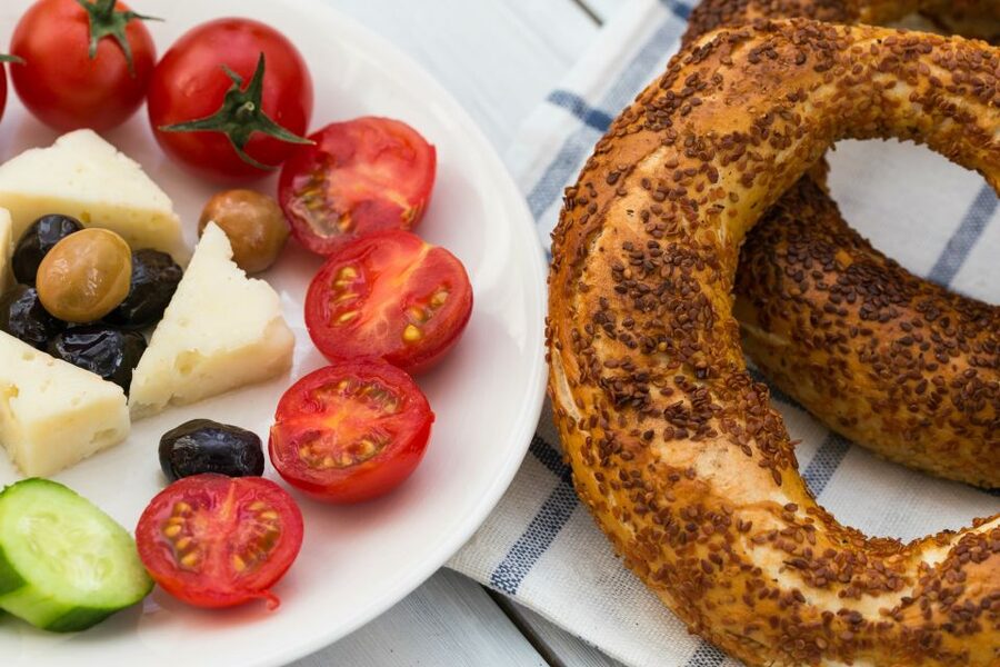 Heraklion: Food Tastings Walking Tour - Olive oil and the meat meze moment: what Crete does best