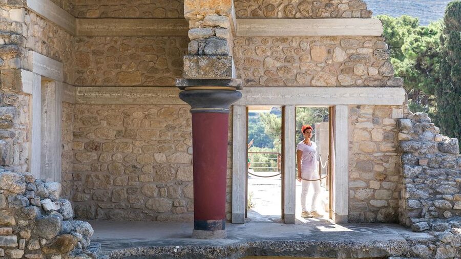 Heraklion: Knossos Private Guided Tour & Skip-the-Line Entry - Timing at Knossos: what to choose when the heat is real