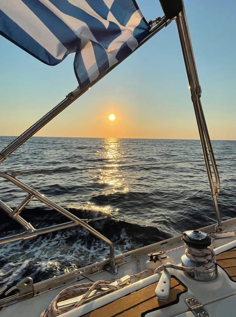 Heraklion: Sailing Cruise to Dia Island with Drinks and Meal - Sailing back with sunset: when the timing matters most