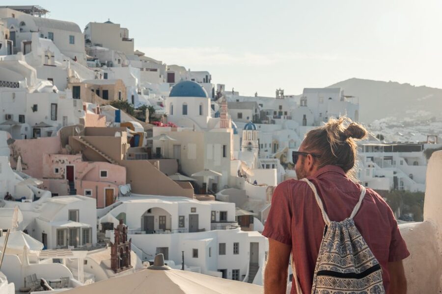 Heraklion: Santorini Day Trip with Boat Transfer & Oia Visit - What the Bus Guide Really Adds to the Day