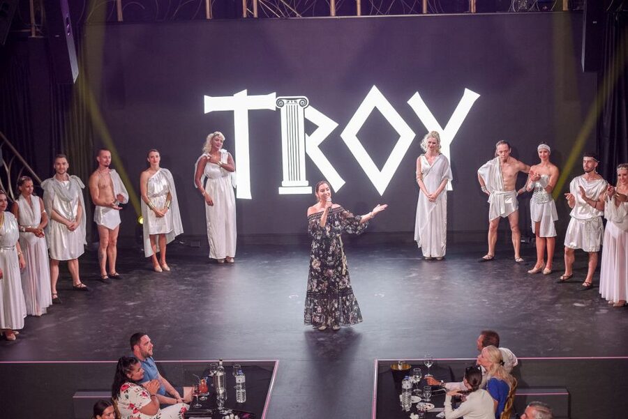 Hersonissos: Troy Dinner-Show Theatre Experience Tickets - QR Code Interaction and Prize Moments on Your Phone