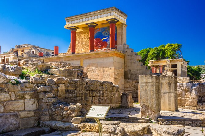 Hop-On Hop-Off Sightseeing Bus Tour in Heraklion - City Route walkthrough: from the port to Knossos and back again