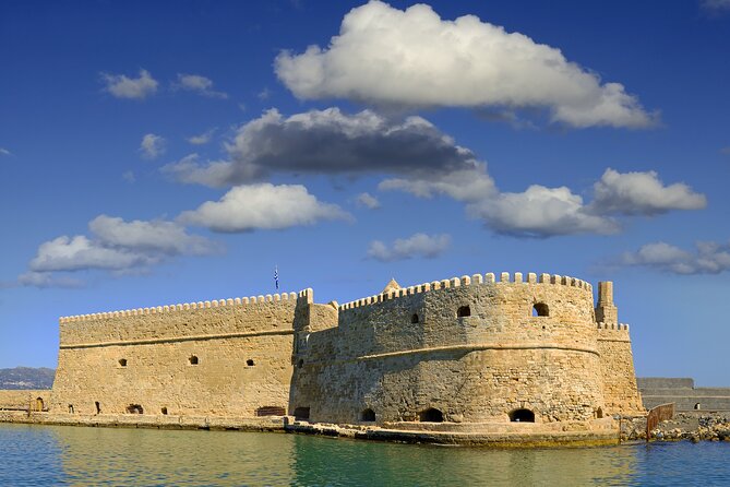 Hop-On Hop-Off Sightseeing Bus Tour in Heraklion - Audio guide in up to 8 languages: smart when you pace it