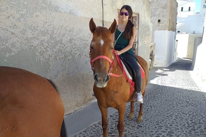 Horse Riding: Explore Secret Thera - Secret Thera at a Glance: What Matters Most