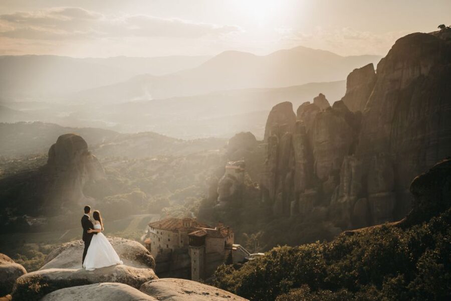 Kalabaka: Meteora Monasteries Minibus Tour with Photo Stops - Comfort and smart packing for Meteora cliffs