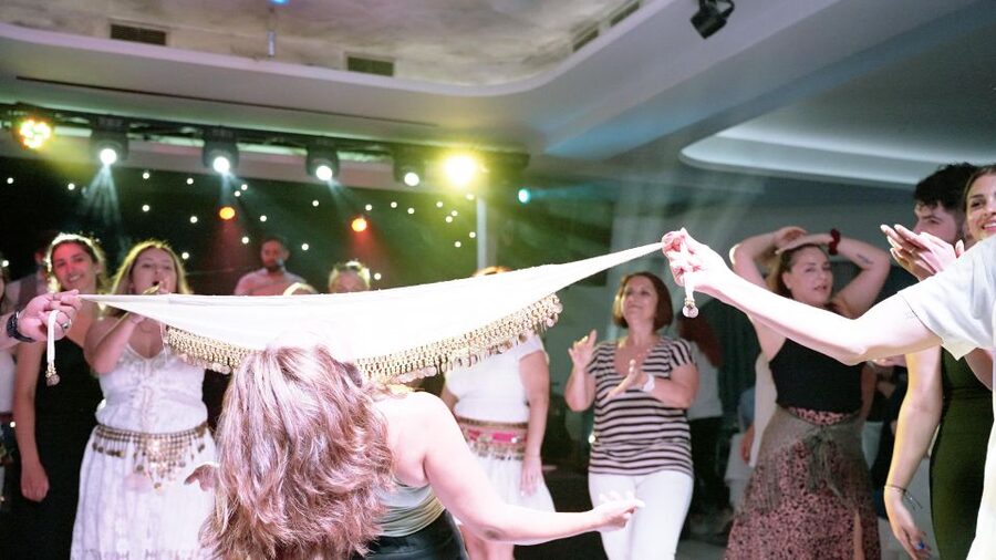 Kamari: Greek Show, Buffet Dinner, and Drinks at Dimitris - Key highlights at Dimitris Greek Night, Kamari
