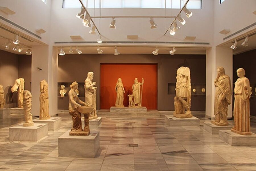 Knossos Palace, Museum & Heraklion City Tour From Chania - Heraklion Archaeological Museum: Where the Frescoes Stop Being a Story