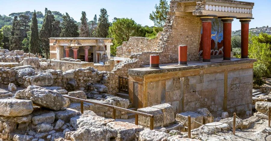 Knossos Palace Skip-the-Line Ticket & Private Guided Tour - Storerooms, clay containers, and the everyday economy behind the ruins