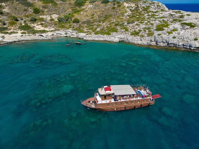 Kolympia : Transfer & Cruise to Lindos with 3 Swimming Stops - On-board comfort: toilets, shade, and the bar for real breaks