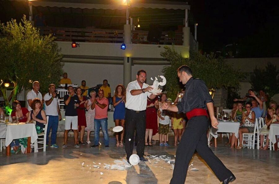 Kos: Tavern Dinner Experience with Greek Dancing and Wine - The dinner flow: mezedes choice, table space, and how the meal is paced
