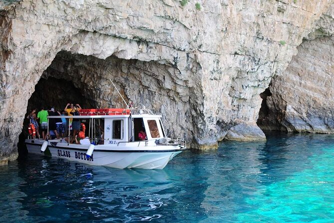 Laganas Zakynthos: Marathonissi, Keri Caves and Turtles Spotting - Stop 3: Entering the Marathonissi Sea Cave for Photos
