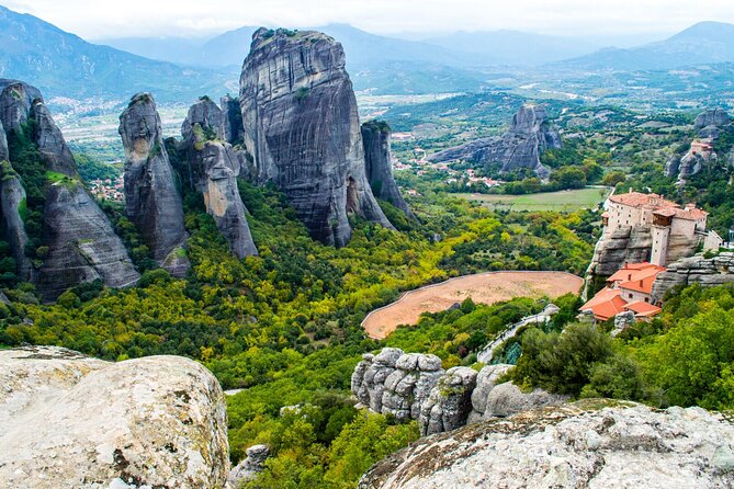 Meteora Full Day Private Tour from Athens including Lunch - Visiting the monasteries inside: dress code, steps, and quiet rules