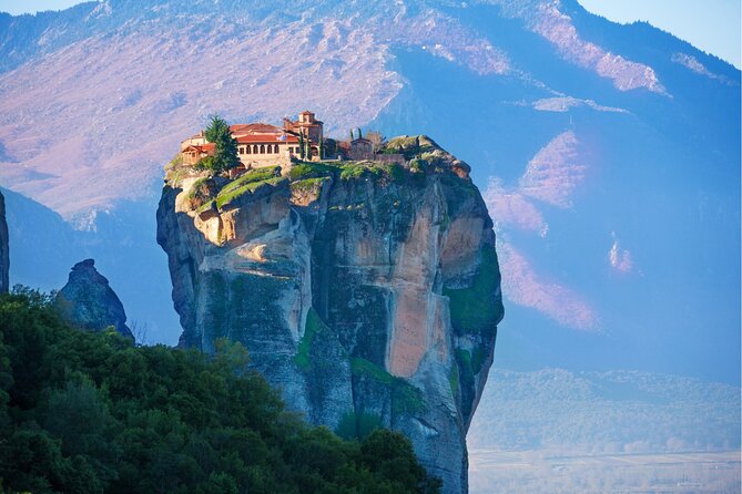 Meteora Full Day Private Tour from Athens including Lunch - The return story: Thermopylae and the Leonidas Monument stop
