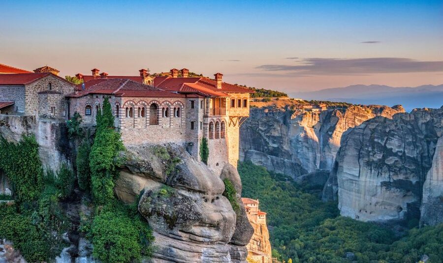 Meteora: Morning Half Day Sightseeing and Monasteries Tour - Guides, pacing, and small groups that feel easier