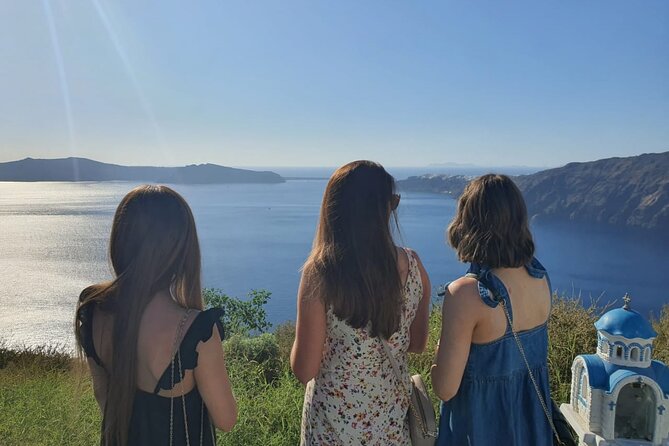 My Ultimate Half-Day Private Santorini Road Trip - Stop 4: Oia for two hours, how to avoid turning your day into a queue simulator