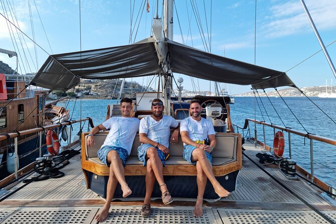 Mykonos Sail Cruise to Rhenia, Guided Tour of Delos, Lunch&Drinks - Meeting Point and First Moves on the Yacht