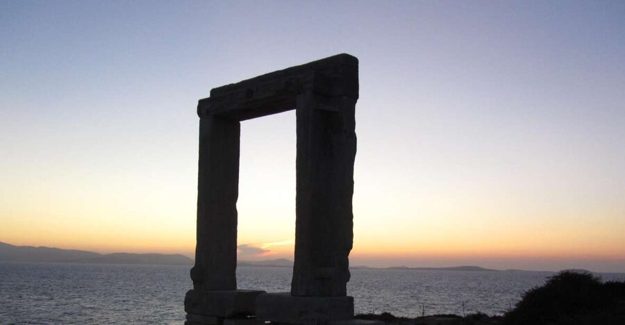 Naxos Castle Walking Tour and Sunset at the Portara - How the Naxos Castle and Portara loop works