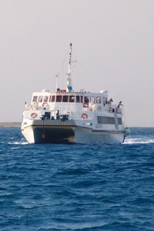 Naxos: Santorini Day Trip by Boat with Guided Tour - On the boat: wind, views, and the cash bar reality