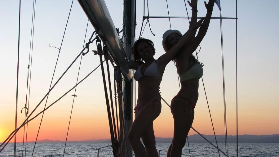 Neos Marmaras: Sunset West Sithonia Islets Sailboat Tour - Getting off the dock: Neos Marmaras and the 3-hour flow