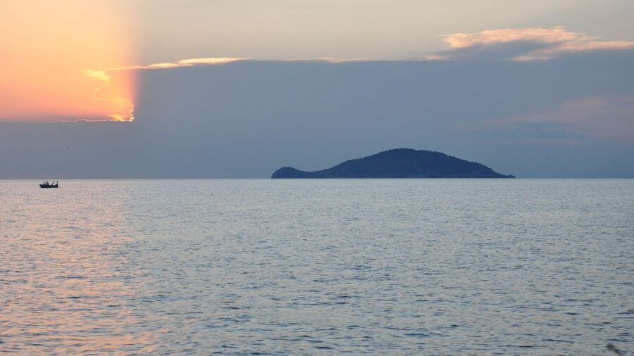 Neos Marmaras: Sunset West Sithonia Islets Sailboat Tour - Who should book, and who should skip this sailboat tour