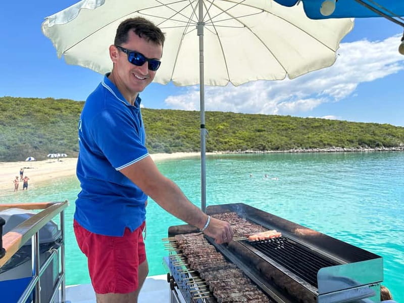 Nydri: Island Hopping Boat Cruise with Beach BBQ Lunch - Food and drinks: what is included, and how to pace your day
