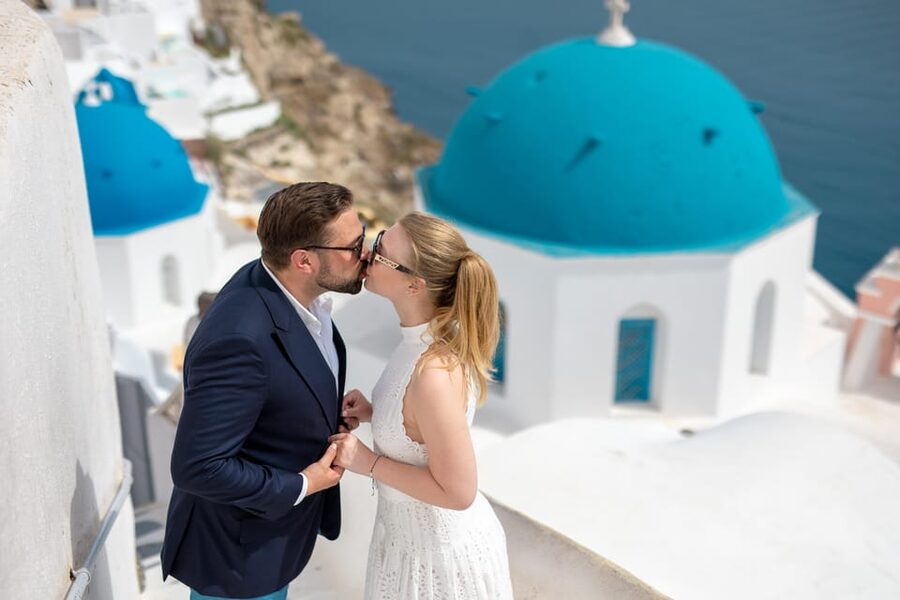 Oia: Couple photoshoot with 30 edited Photos - Key things you’ll notice right away